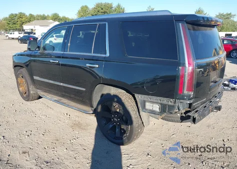 2017 Cadillac Escalade Luxury z USA, uszkodzony, nr VIN 1GYS4BKJ6HR182741